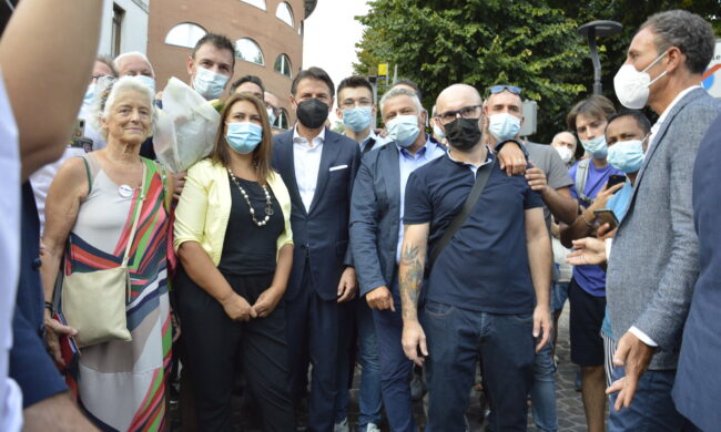 Conte a Limbiate: ad accoglierlo anche i lavoratori della Gianetti