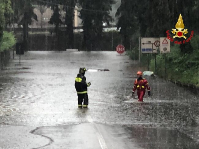 Maltempo: provincia di Varese in ginocchio. Salvati automobilisti
