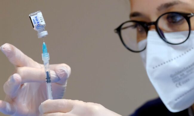 I motivi per cui il vaccino anti-Covid non è affatto un vaccino sperimentale