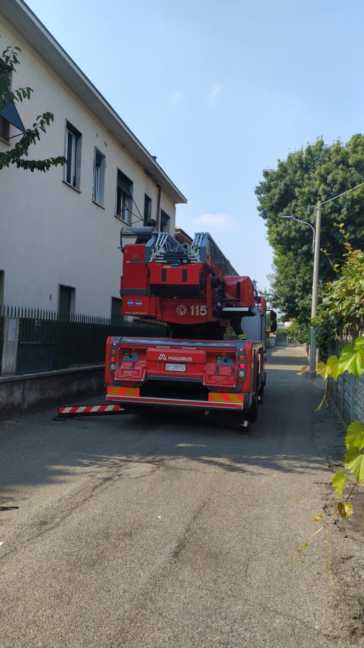 Incendio a Castellanza, Vigili del Fuoco in azione