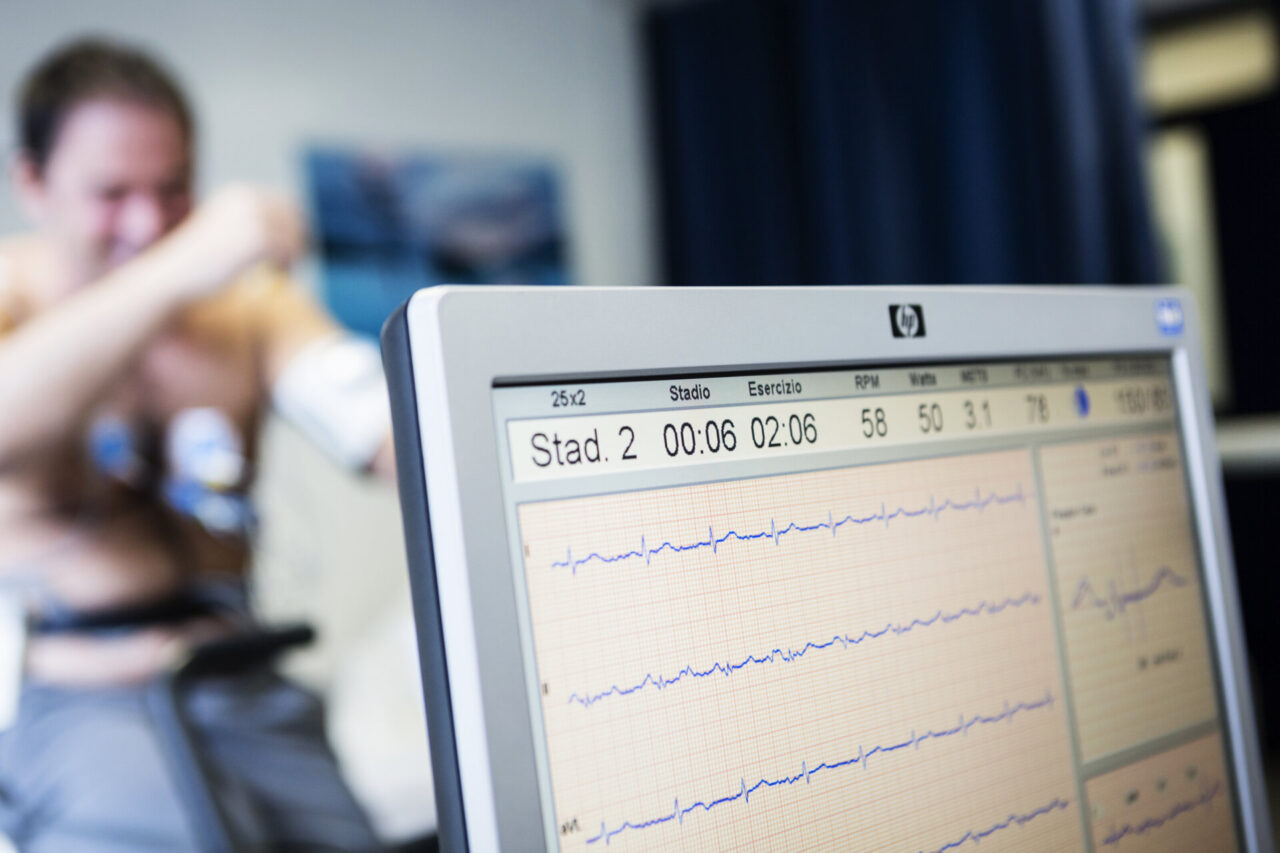 Alla Maugeri di Tradate visite ed elettrocardiogrammi sul camper dell’Associazione Pazienti