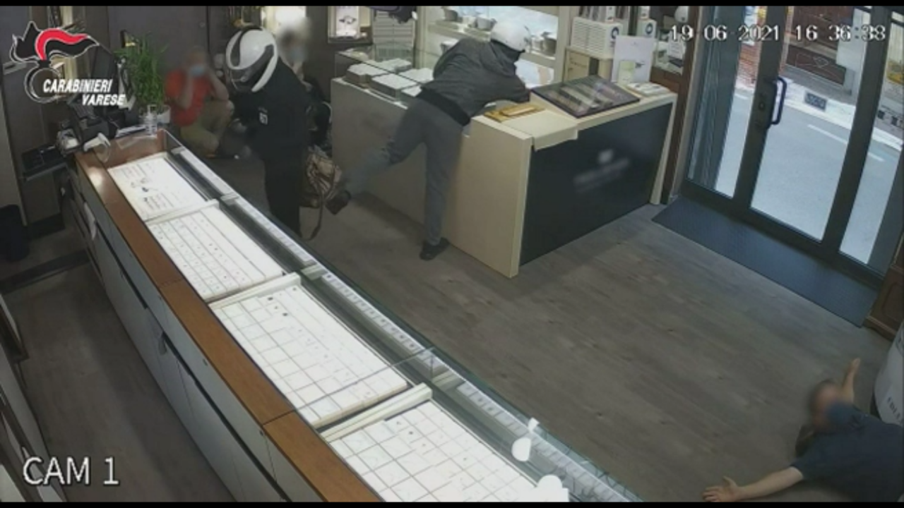 Rapina in gioielleria a Saronno, individuati e arrestati i due autori