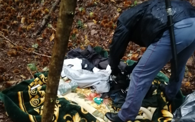 Spacciatori in tenda nei boschi svegliati dalla Polizia: arrestati