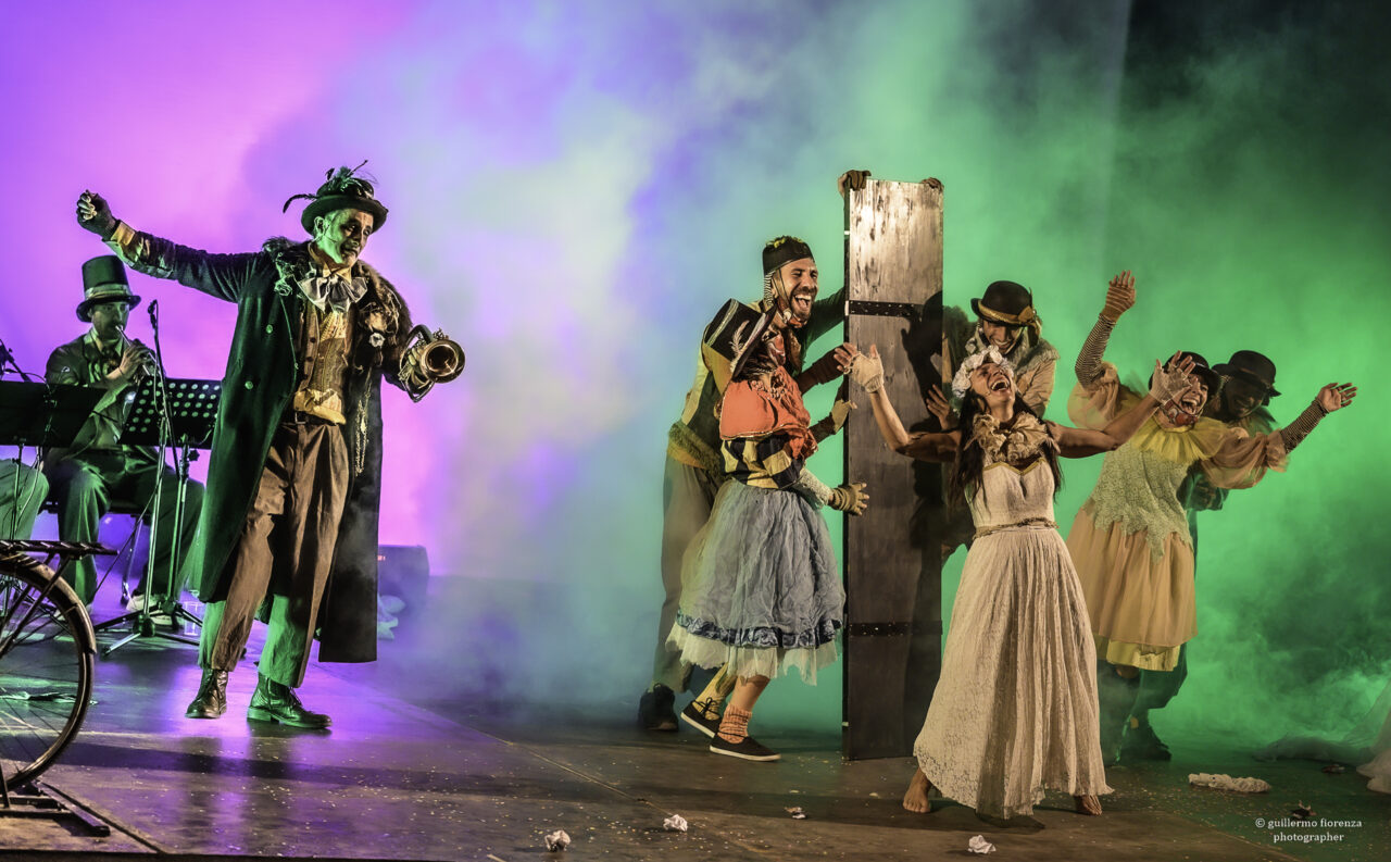 Teatro Blu e Kataklò presentano FELLINI al Giuditta Pasta