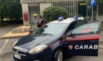 Tenta una rapina alle poste con una scacciacani, arrivano i Carabinieri e lo bloccano