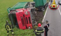 Camion ribaltato a Cassano Valcuvia, conducente con lievi ferite