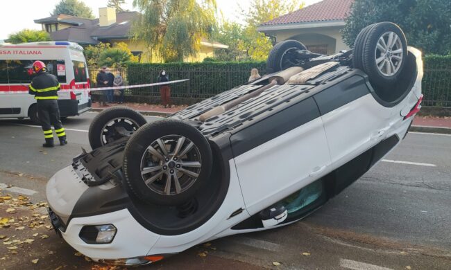 Incidente a San Vittore: auto cappottata, soccorsi sul posto