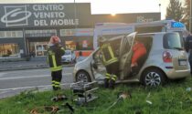 Schianto in Varesina a Mozzate, 75enne intrappolata nell'auto