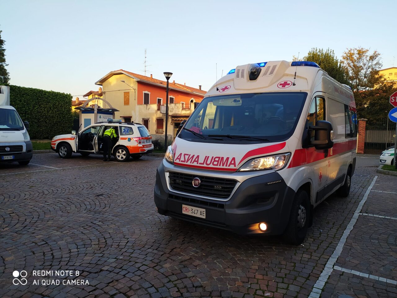 Cade trascinato dal cane e picchia la testa: 68enne gravissimo