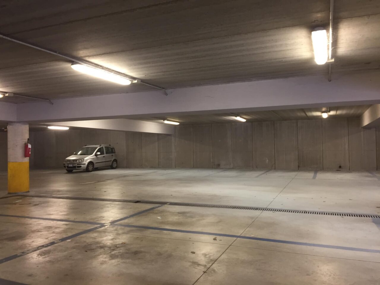 Mozzate, vandali nel parcheggio: beccato un minorenne