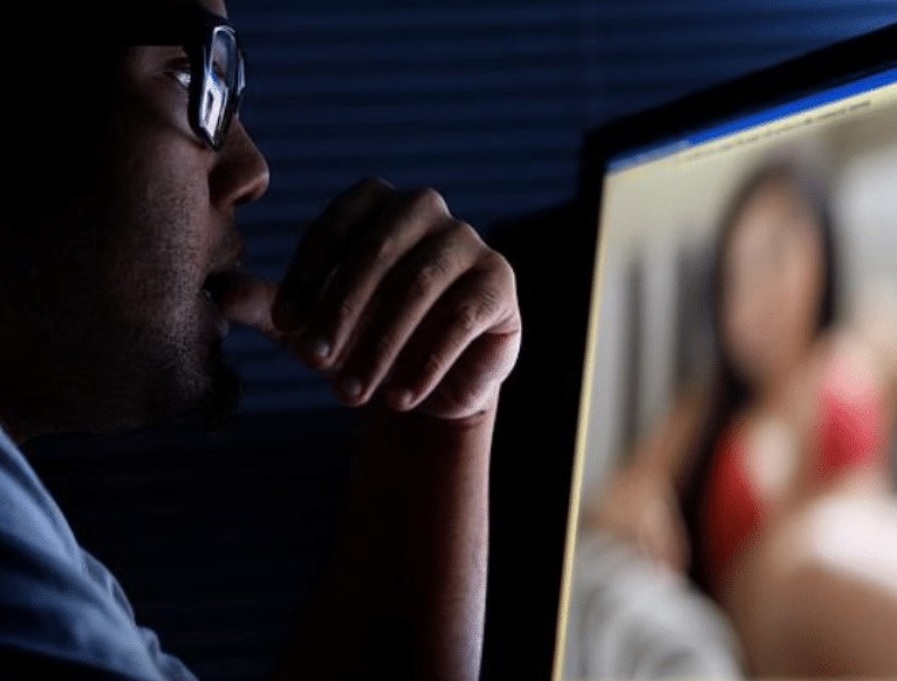 Crescono i casi di “Sextortion” sui social, picco tra i 15 e 17enni