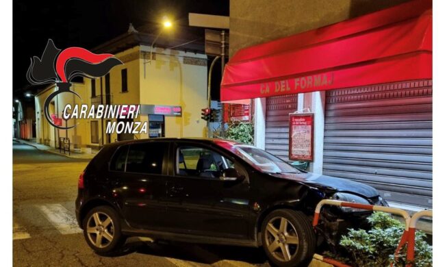 Misintese ubriaco si schianta contro il marciapiede, denunciato