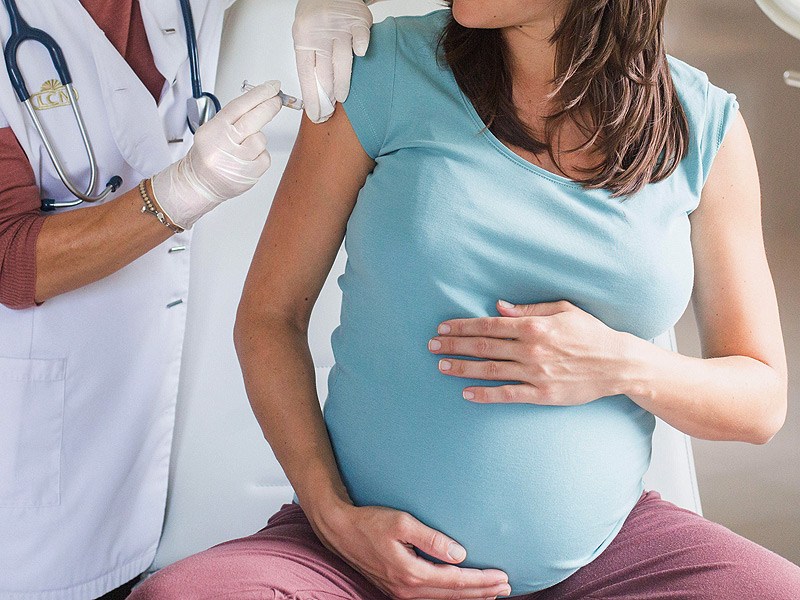 L’appello di Brianza alle future neomamme: “Vaccinatevi”