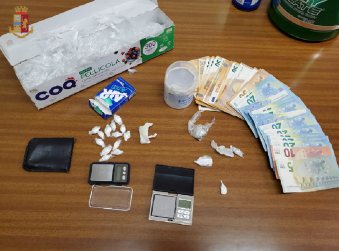 Droga e soldi nascosti in auto, arrestato un 49enne a Gallarate