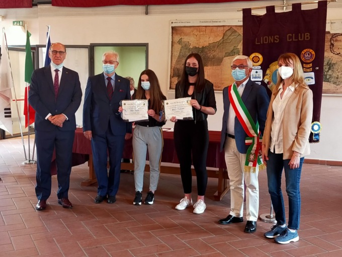 Il Lions Club consegna la borsa di studio Mattia Macchi agli studenti più brillanti