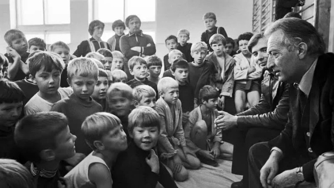 A cent’anni dalla nascita alla scoperta di Gianni Rodari, maestro a Uboldo