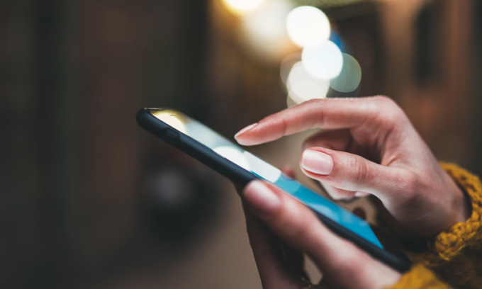 Ruba un cellulare, riconosciuto e arrestato grazie al login su Facebook