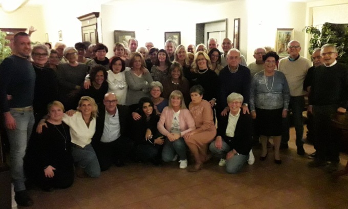 Un po’ di riposo: pizzata per i volontari degli hub varesotti