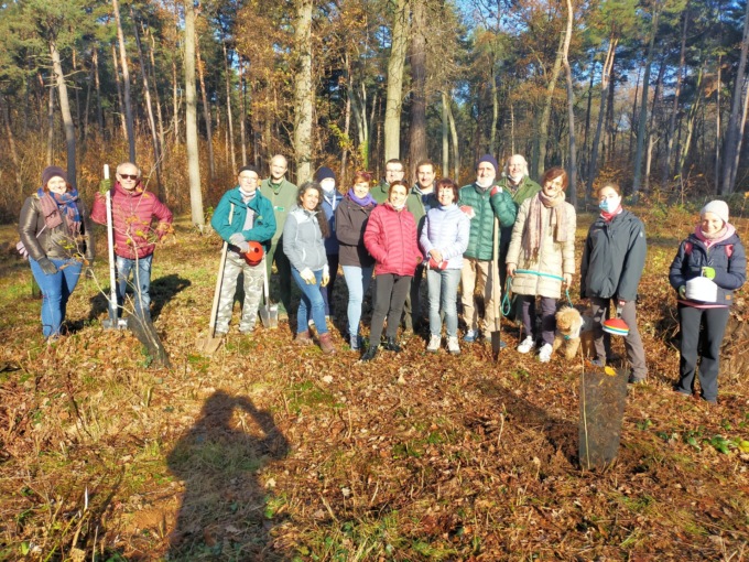 100 nuovi alberi trovano casa al centro didattico scientifico