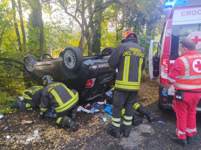Incidente a Marnate, auto si ribalta in via Lazzaretto