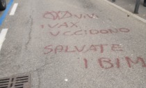 Graffiti No Vax a Saronno: colpite strade e scuola