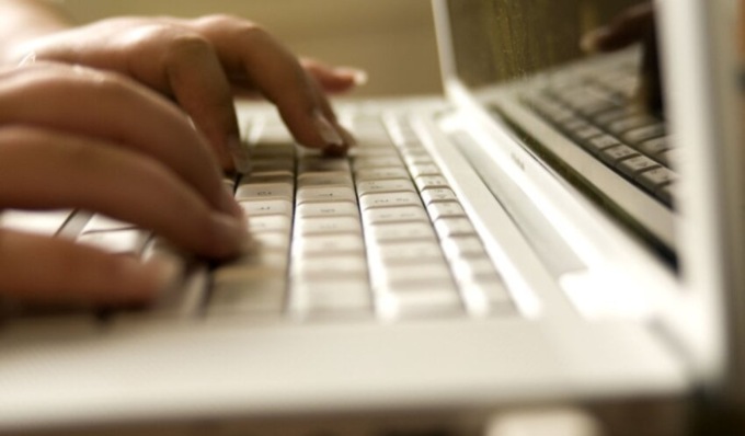 Truffe online: attenzione alle false mail su inesistenti indagini