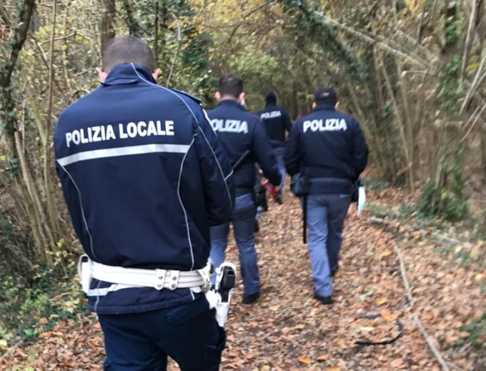 Gli agenti pattugliano il parco Pineta per due mesi: “La Regione rifinanzi il progetto”