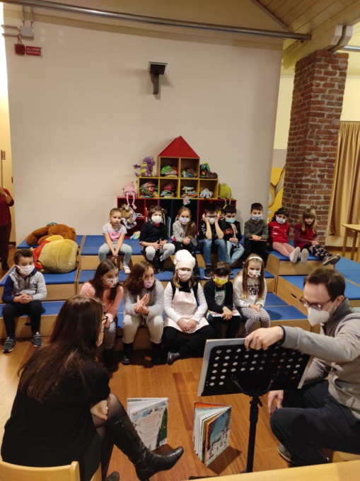 La biblioteca si trasforma in una  fabbrica di biscotti.. natalizi