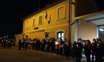 Duecento candele fuori dalla stazione di Venegono: "Non si può rimanere indifferenti"