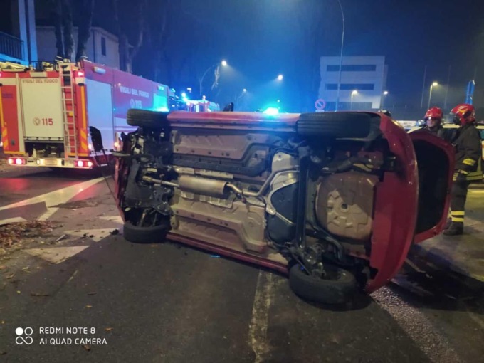 Auto si ribalta: soccorsi nella notte a Busto