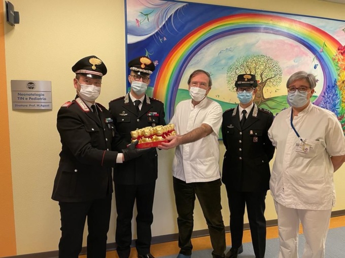 Carabinieri dal cuore d’oro (e di cioccolato) per i bambini del Del Ponte