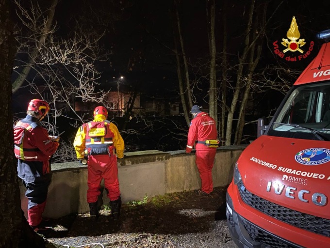 Il volo dal ponte e la tragedia: uomo trovato senza vita  tra le acque del Tresa