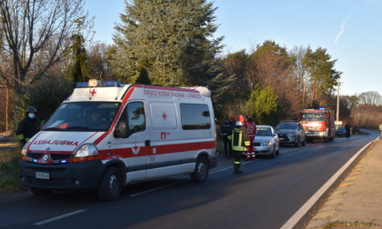 Tamponamento a catena a Fenegrò, ambulanze e VVF in azione