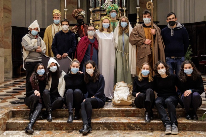Gerenzano, emoziona il presepe vivente dei giovani dell’oratorio