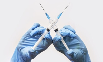 Vaccinazioni anti covid-19 in farmacia possibile prenotare anche la prima e la seconda dose