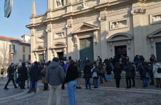 Saronno si stringe per l’ultimo saluto ad Alessandro Bisi