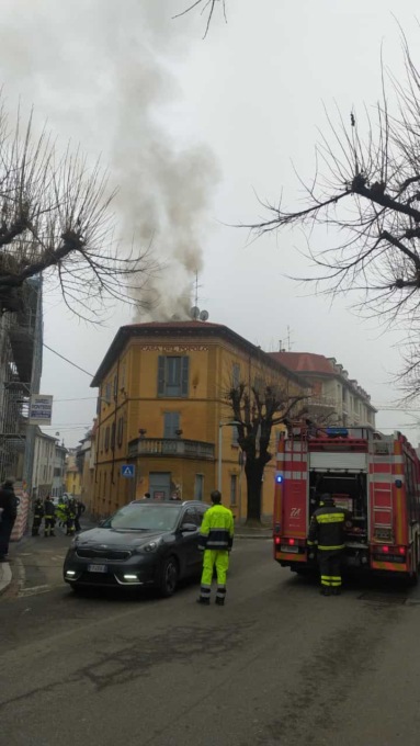 Incendio all’ex Casa del Popolo di Cislago
