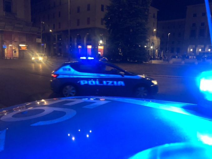 Tre minorenni aggrediscono e tentano di derubare un gruppo di adolescenti