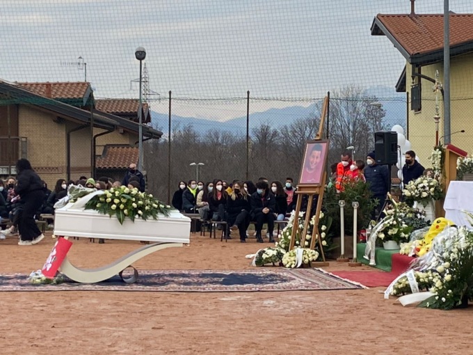 I funerali del piccolo Daniele: due comunità e un intero territorio in lutto