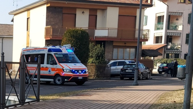 Lite fra famiglie finisce a stampellate: due in ospedale