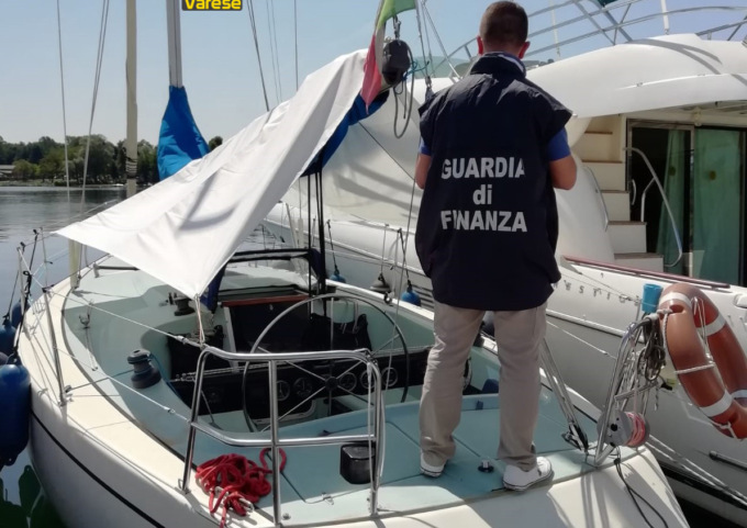 Frode informatica per quasi 2 milioni, alla contabile gallaratese sequestrata anche una barca a vela