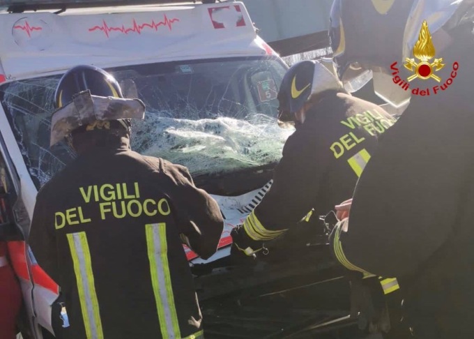 Pedemontana, incidente tra un’ambulanza e un Tir