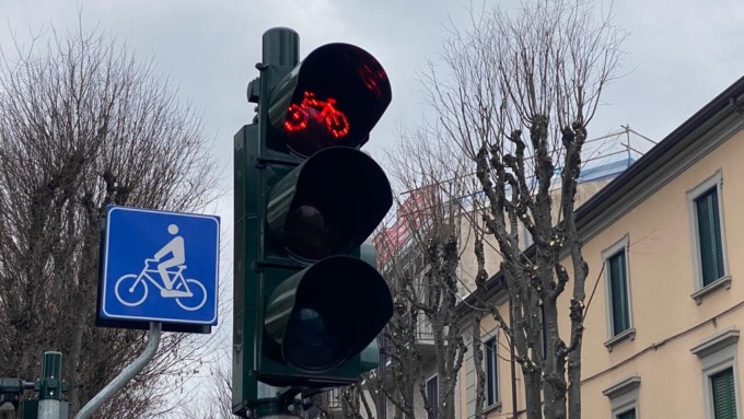 Verde di via Roma, dopo i bagolari mano alle aiuole