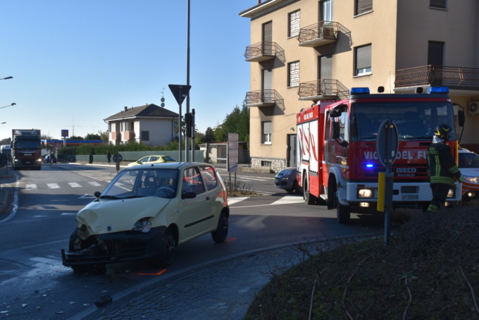 Incidente a Lomazzo scontro tra auto e camion