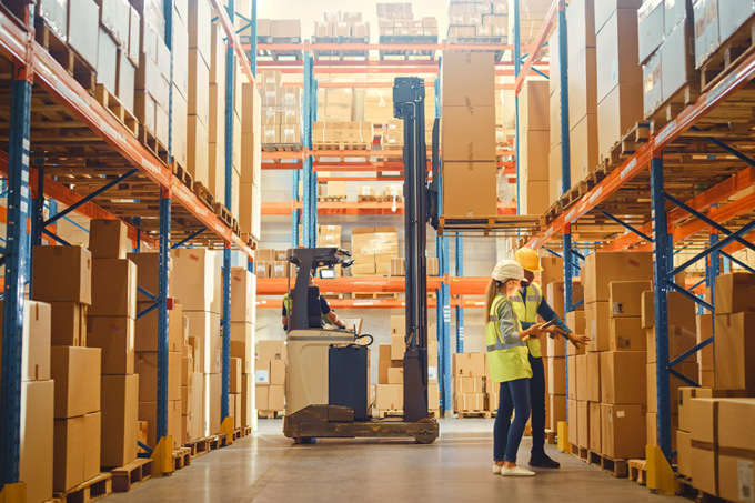 Cambia il mercato della logistica: è boom di richieste per magazzinieri