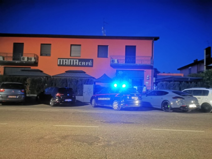 Liti, aggressioni e droga all’interno del disco-bar a Tradate: sigilli per due settimane