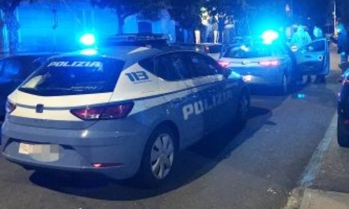 Pugno al poliziotto che gli aveva chiesto i documenti: arrestato, di nuovo