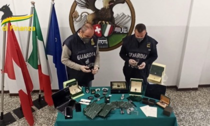 Contrabbando di orologi di lusso tra Svizzera e Italia: sequestro di 88 pezzi e 122mila euro