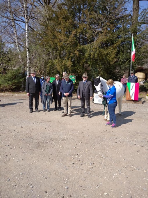 Gli Alpini regalano un nuovo cavallo all’Agres