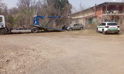 Cislago, la Polizia locale rimuove due mezzi abbandonati